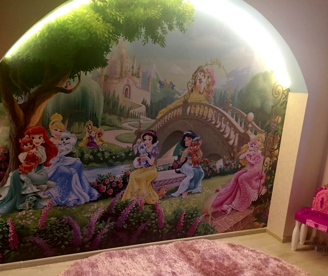 Детские фотообои с принцессами в нише